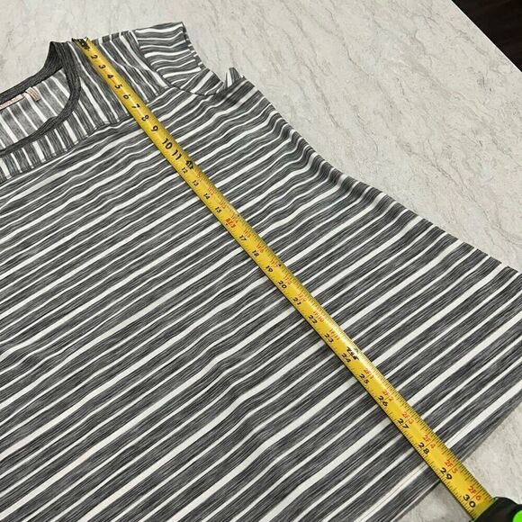 LOGO Lotus Lori Goldstein Gray White Striped Short Sleeve Top Size 1X - Picture 10 of 12